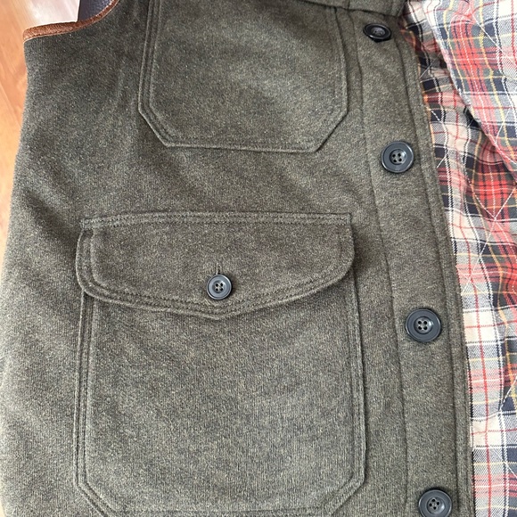 SOLD
Ralph Lauren Quilted Vest Leather Trims & Back Pockets - Picture 9 of 9
